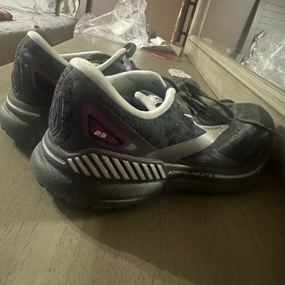 Brooks Adrenaline GTS Sneakers in Black and Gray with Purple Highlights